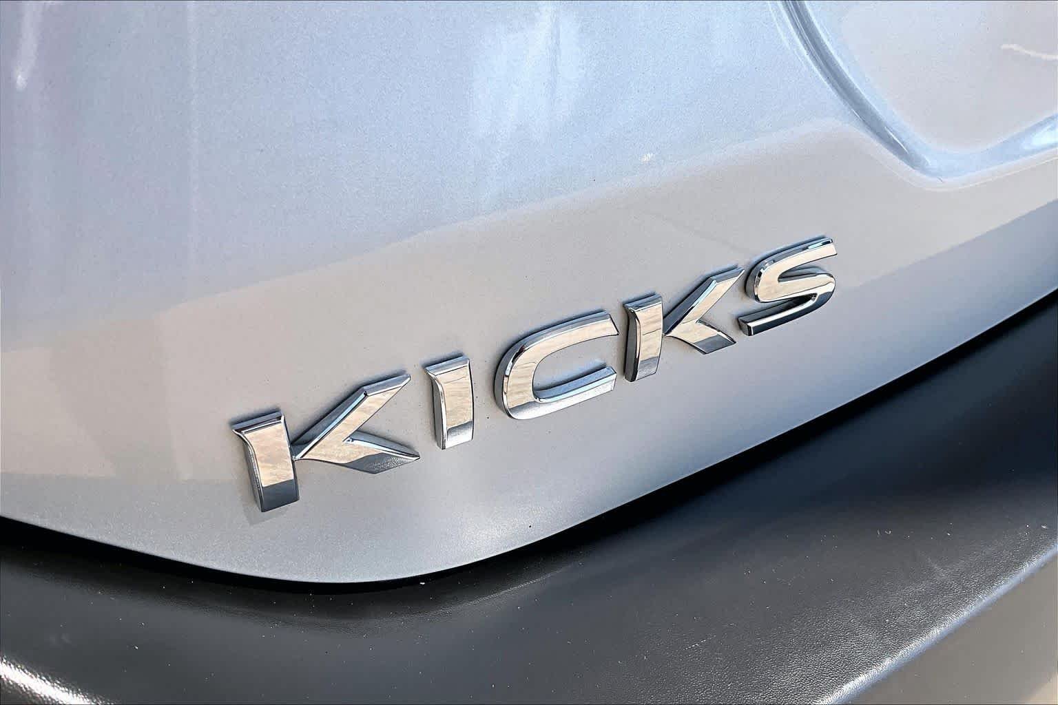 Used 2019 Brilliant Silver Metallic Nissan S image 30