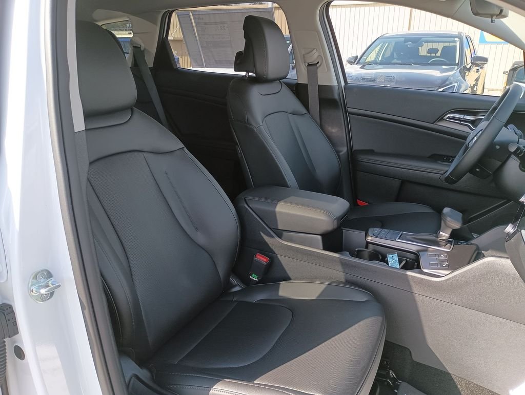 New 2026 Glacial White Pearl Kia EX image 30
