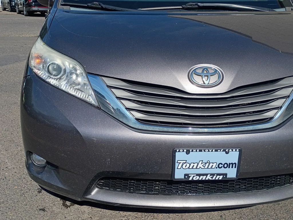 Used 2014 Predawn Gray Mica Toyota XLE image 11