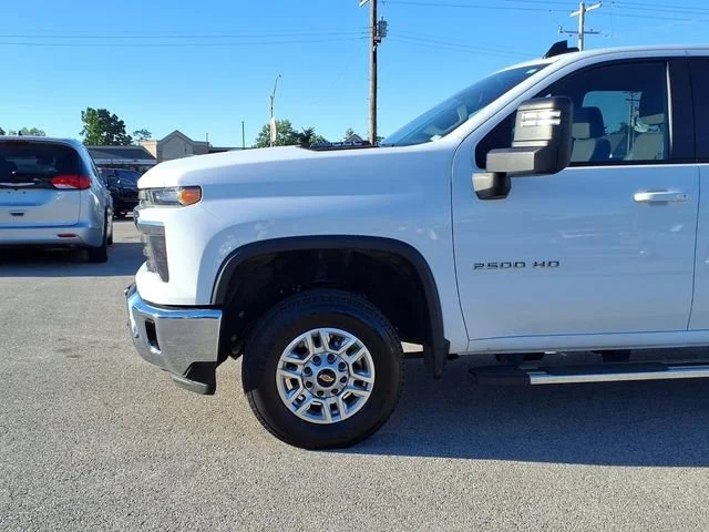 Used 2025 Summit White Chevrolet LT image 21