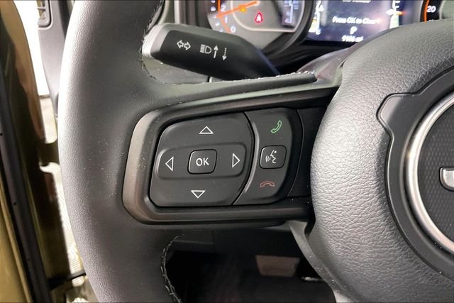Used 2025 Green Jeep Mojave image 10