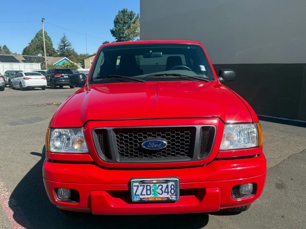 Used 2004 Bright Red Clearcoat Ford Edge image 12