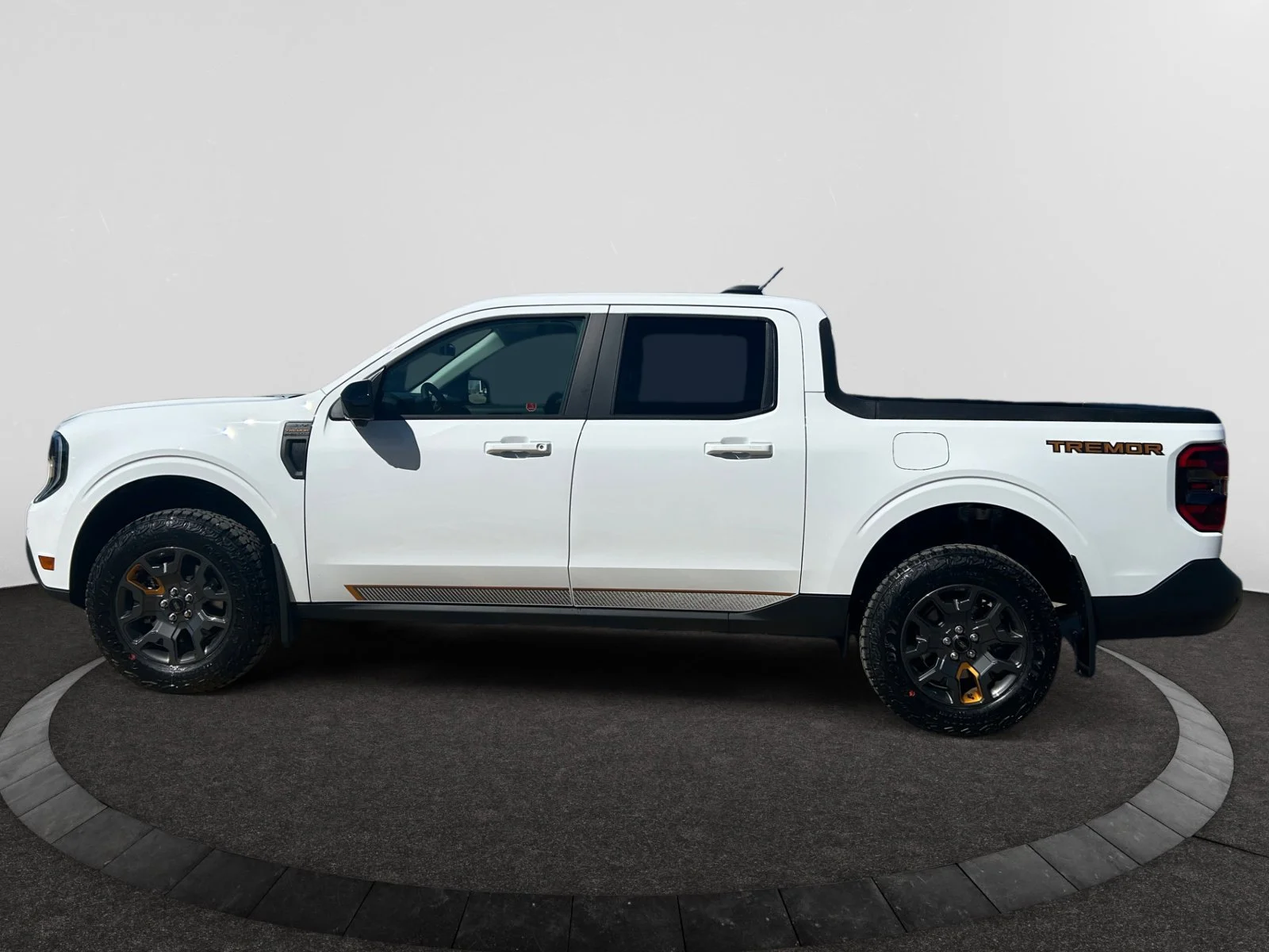 New 2026 Oxford White Ford Tremor image 2