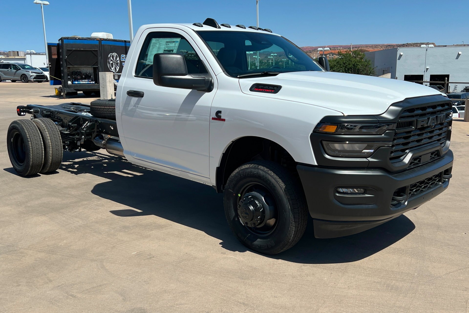 New 2026 Bright White Clear-Coat Exterior Paint RAM Tradesman image 8