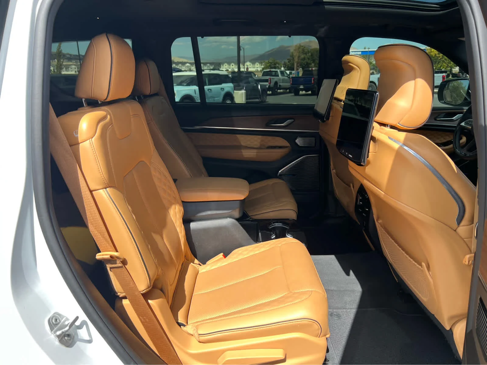 Used 2023 Bright White Clearcoat Jeep Summit image 18