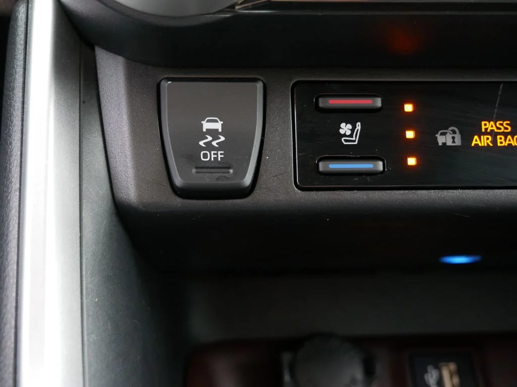 Used 2024  Toyota Limited image 26