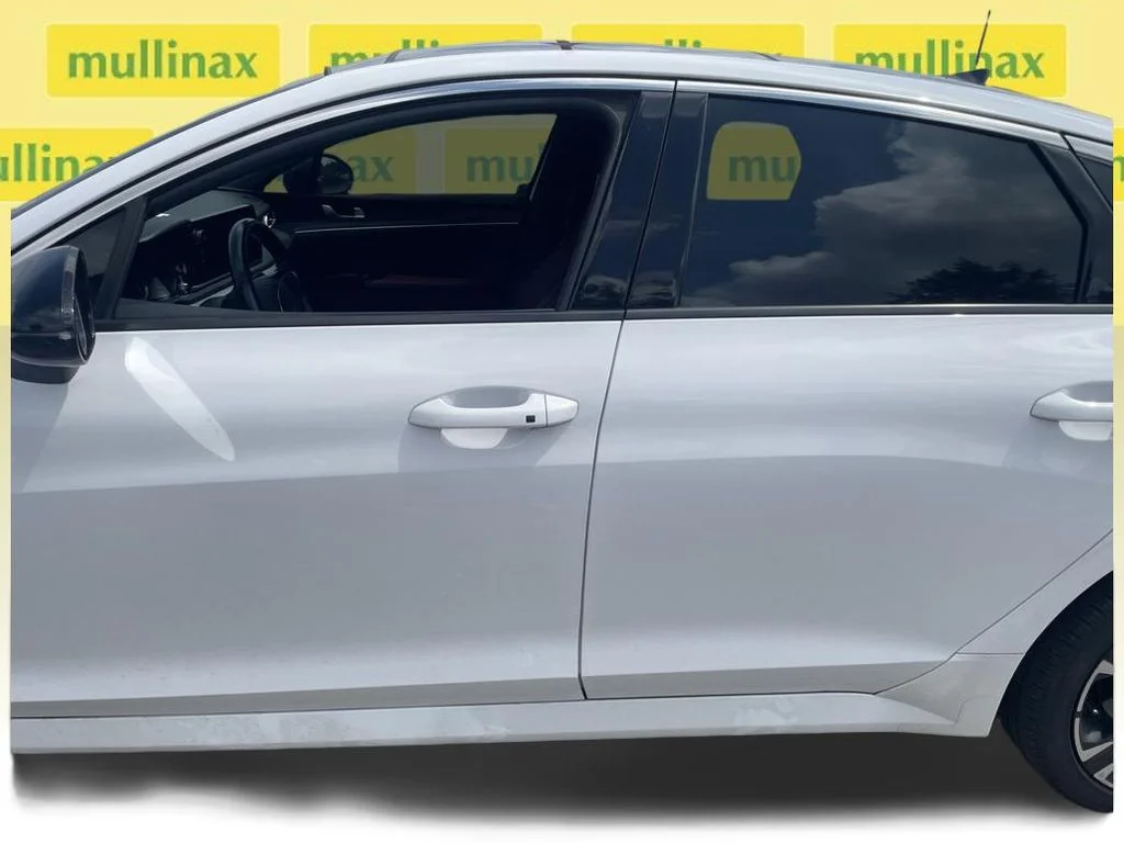 Used 2022 White Kia GT-Line image 6