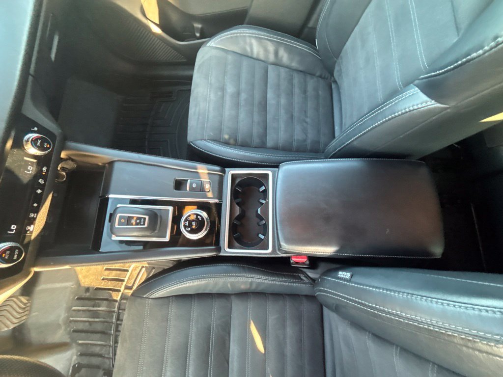 Used 2022 Silver Mitsubishi SE image 13