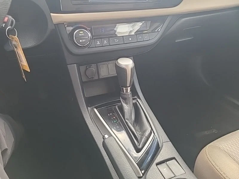 Used 2016 White Toyota LE image 16
