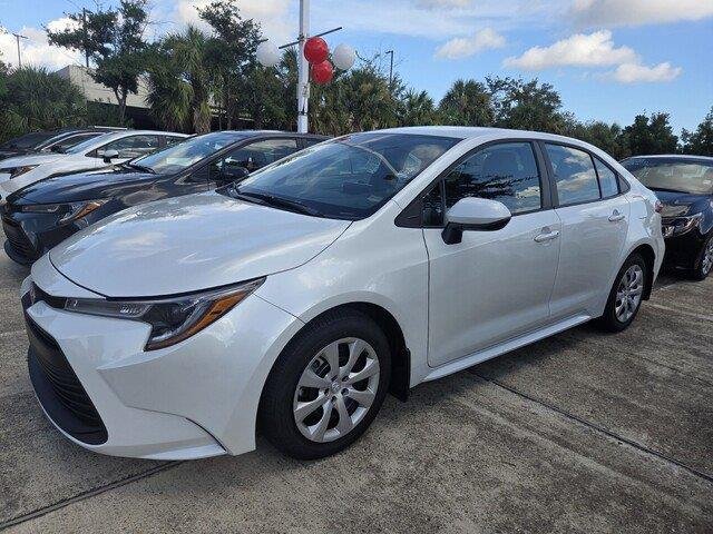 Used 2026 Wind Chill Pearl Toyota LE image 1