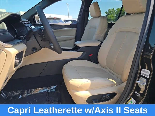 Used 2023  Jeep Limited image 18