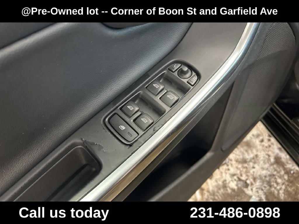 Used 2013  Volvo T5 image 15