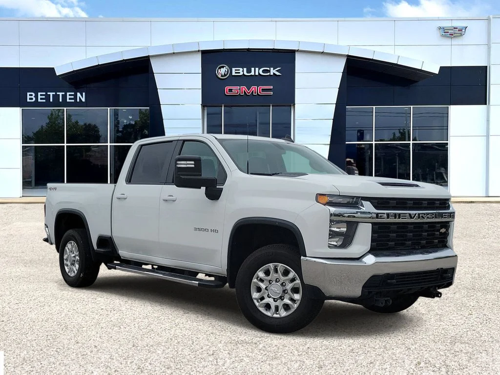 Used 2020  Chevrolet LT image 1