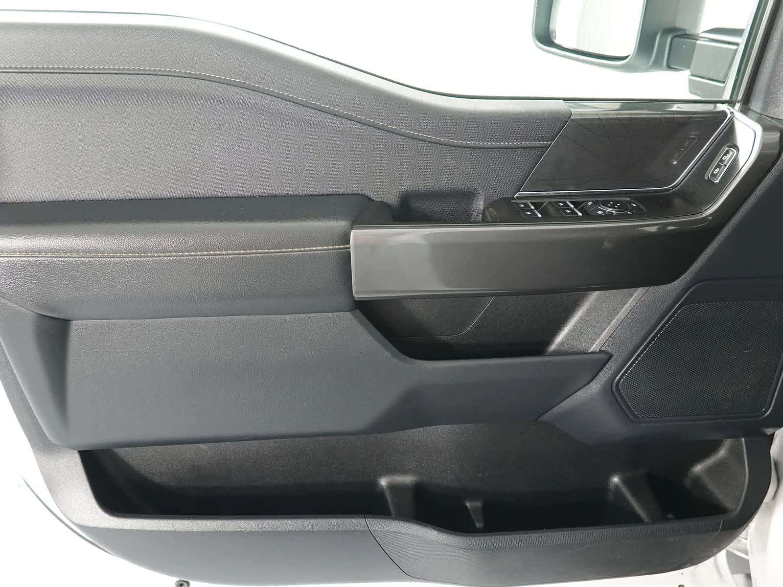 Used 2022 Oxford White Ford XLT image 11