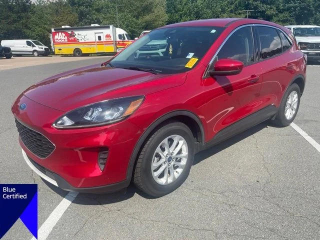 Used 2020 Red Ford SE image 1