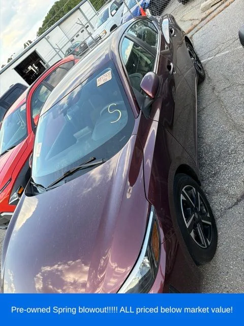 Used 2025 Red Nissan SV image 3