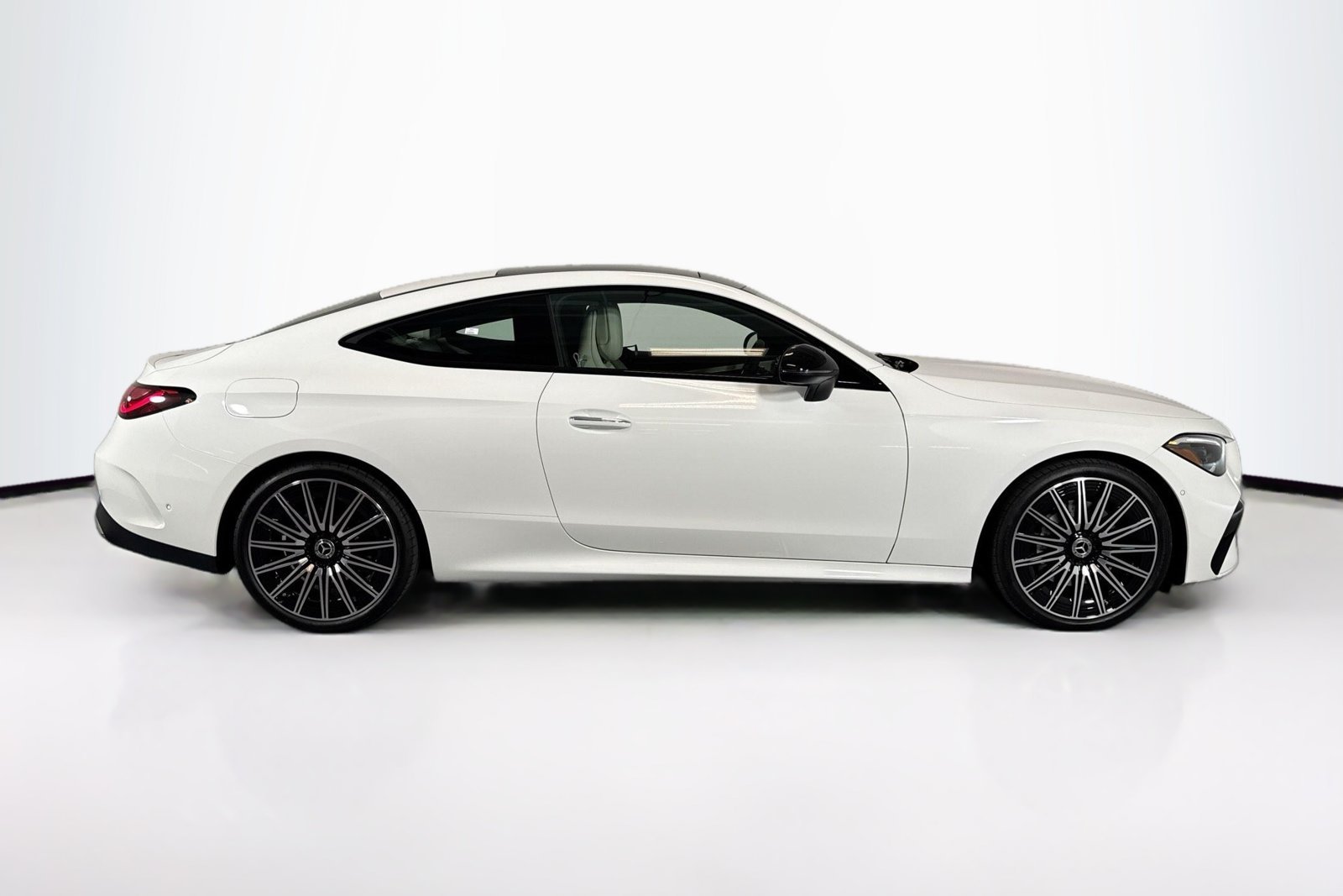 New 2026 Polar White Mercedes-Benz CLE 300 image 4