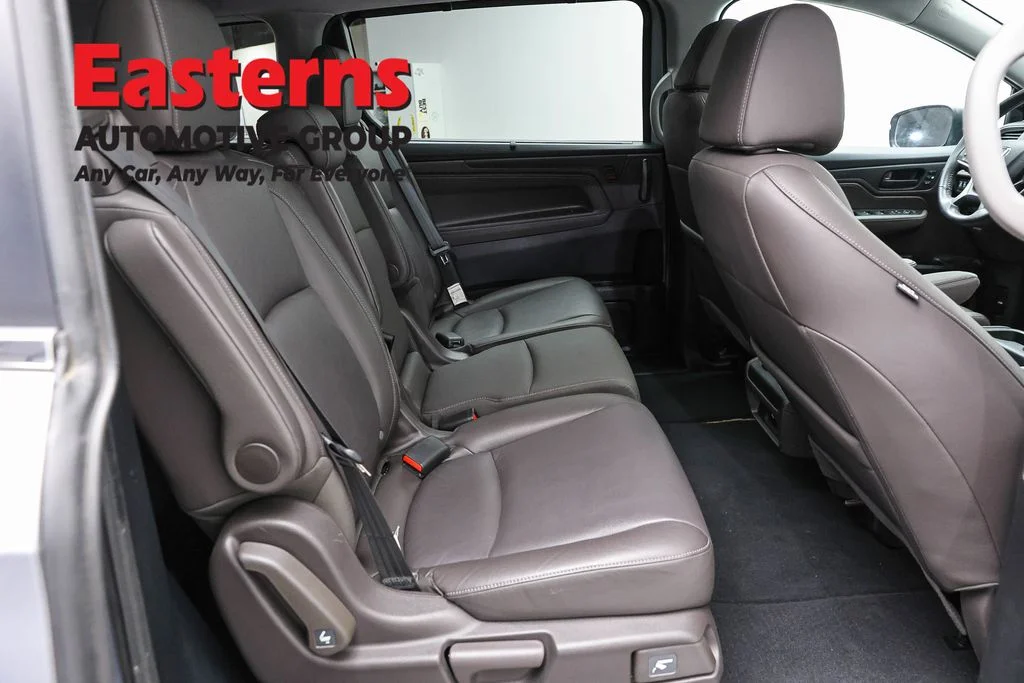 Used 2023 Silver Honda EX-L image 21