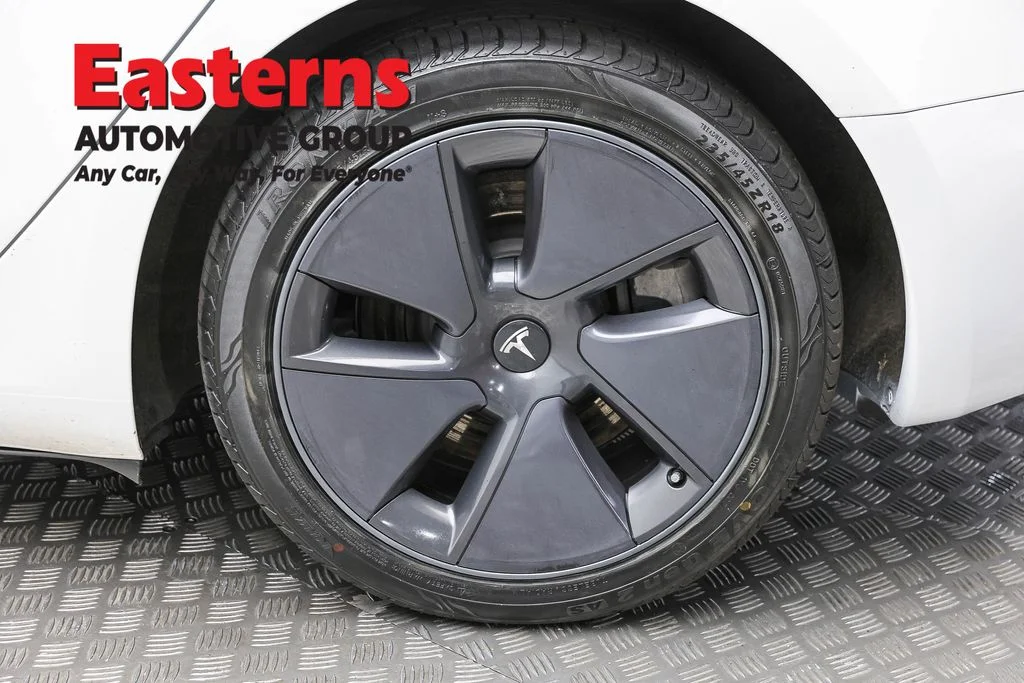 Used 2023 White Tesla Base image 8