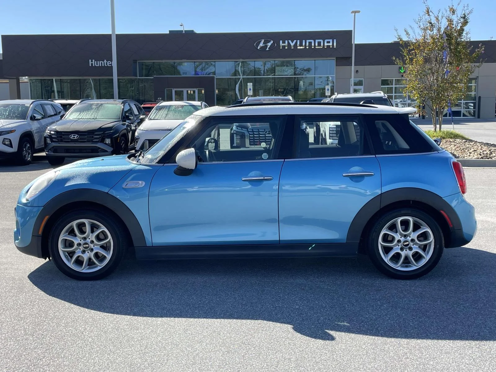 Used 2015 Electric Blue Metallic MINI S image 26