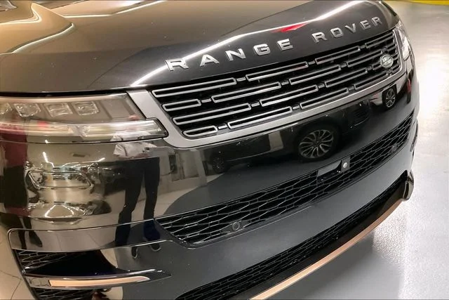 Used 2023 Black Land Rover First Edition image 33