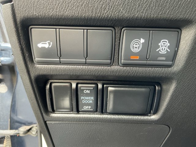 Used 2020 Blue Nissan SL image 30
