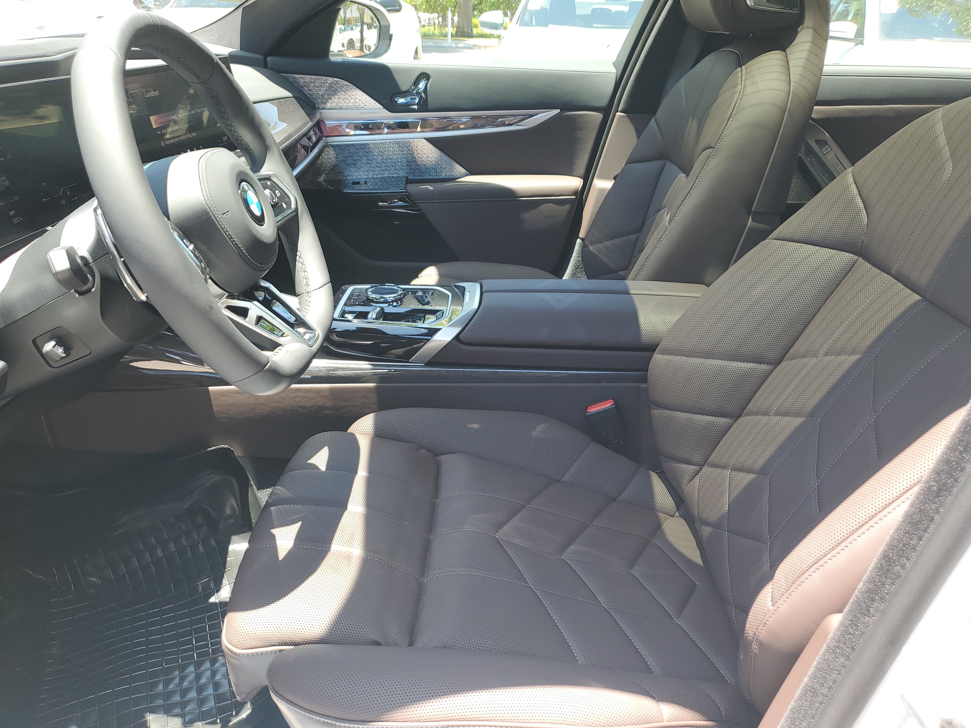 New 2026 Mineral White Metallic BMW 760i xDrive image 17