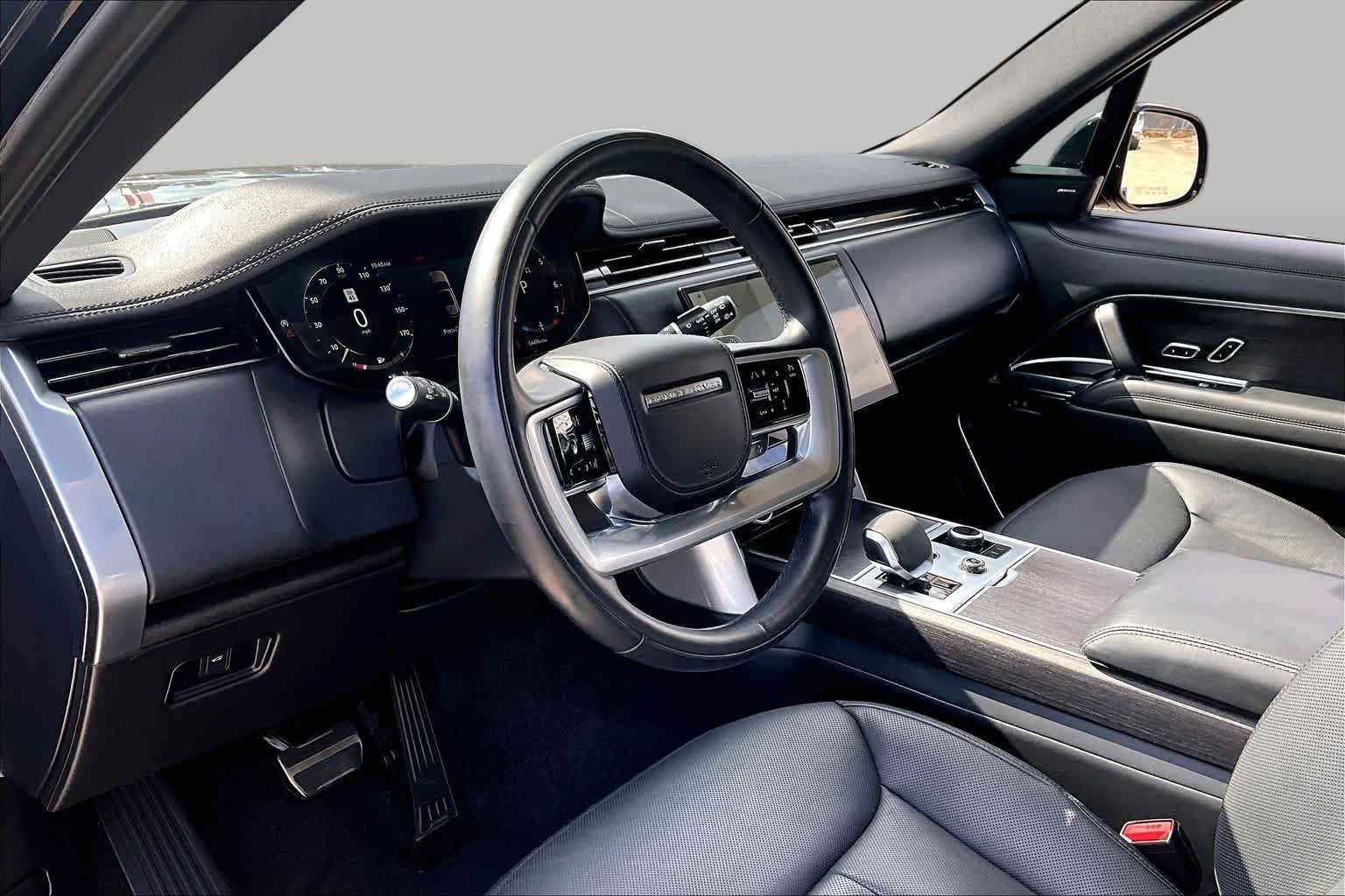 Used 2023 Santorini Black Metallic Land Rover SE image 18
