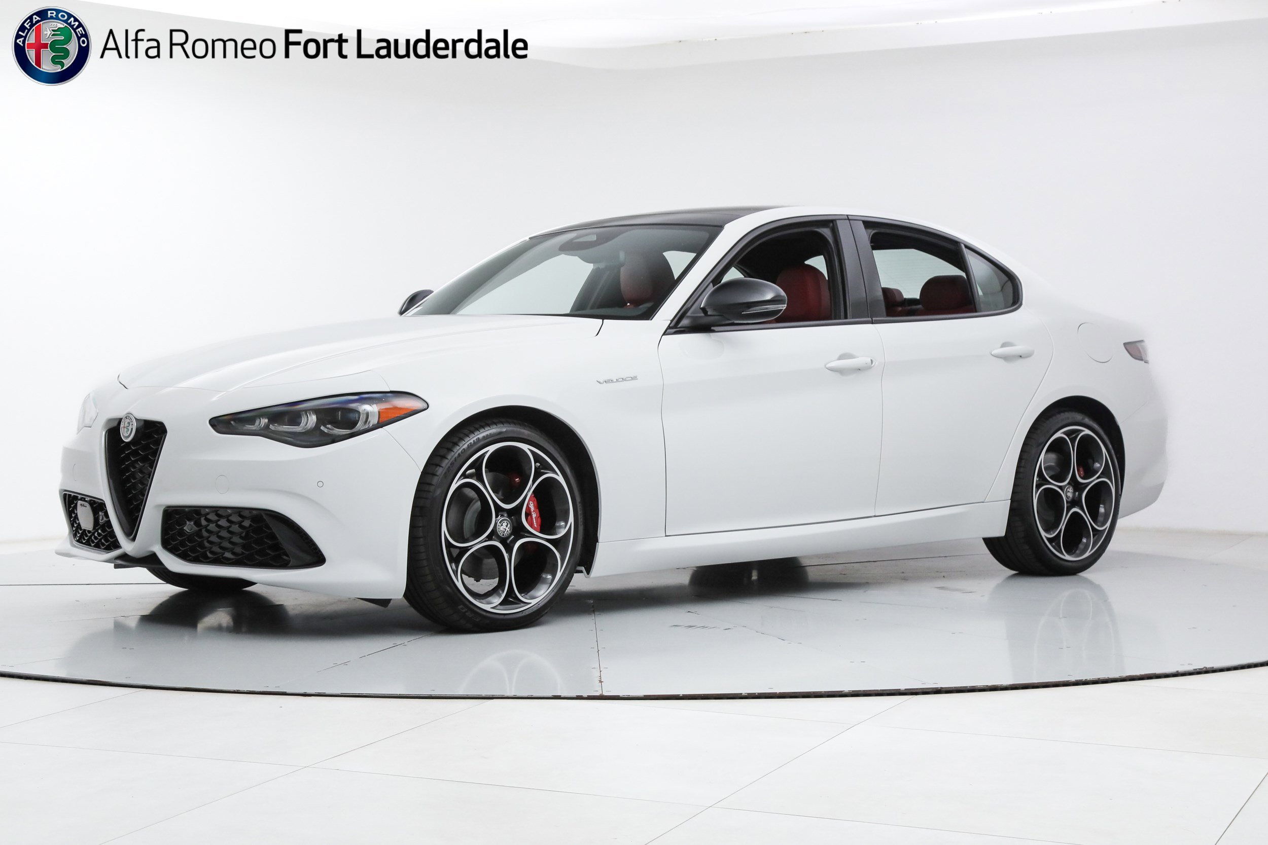 New 2026 Milano White Exterior Paint Alfa Romeo  image 1