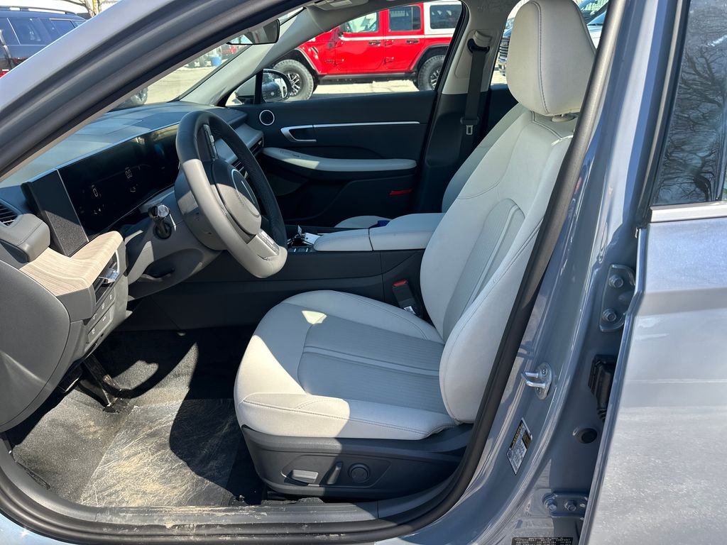 New 2026 Blue Hyundai SEL image 21