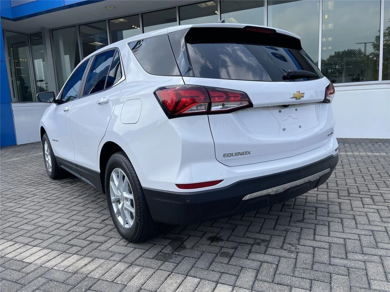 Used 2023 Summit White Chevrolet LT image 3