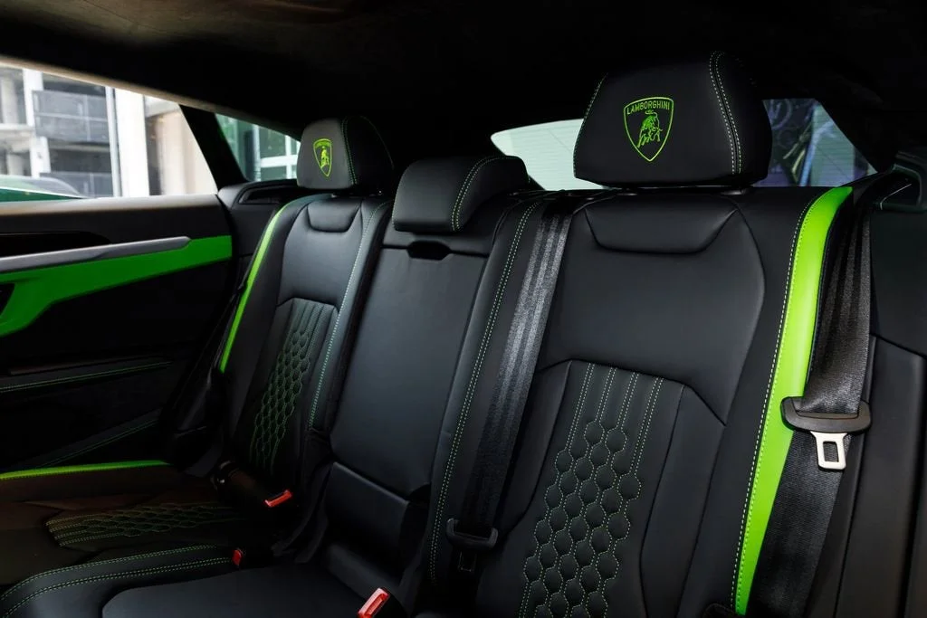 Used 2025 Green Lamborghini SE image 38