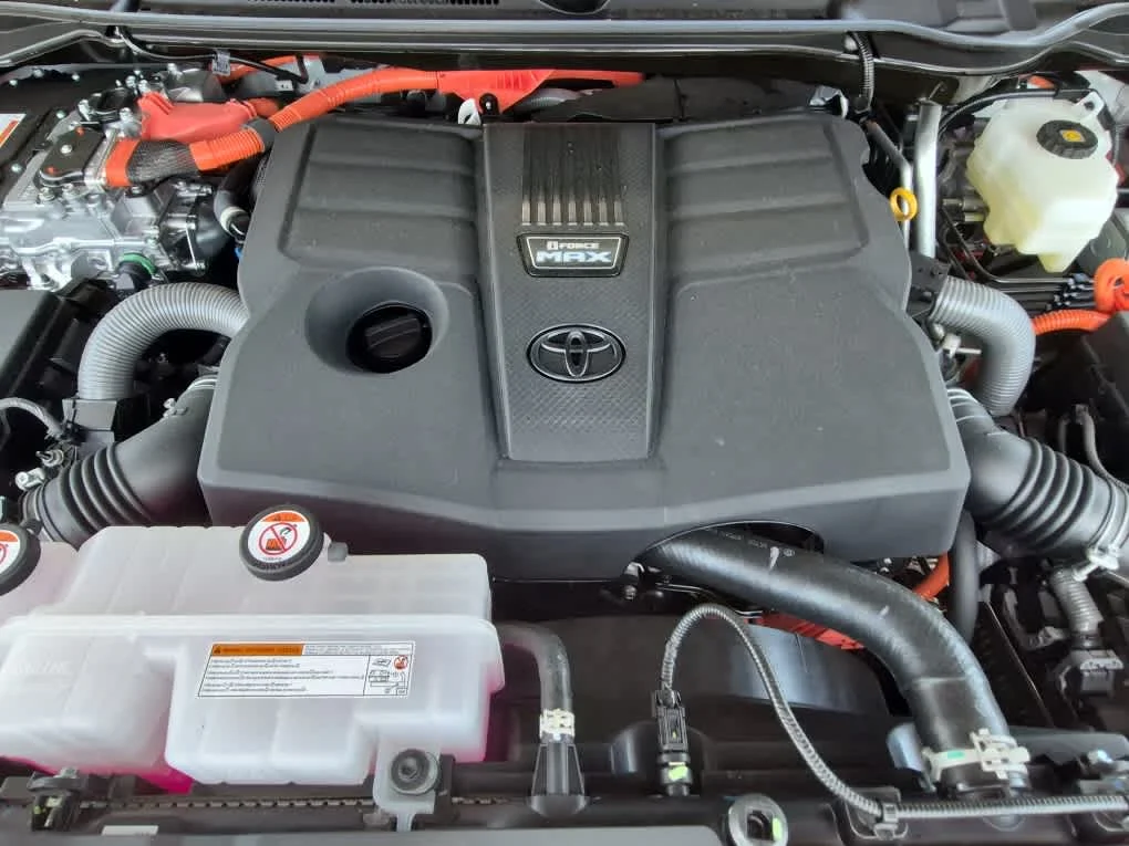 Used 2026 Wind Chill Pearl Toyota Platinum image 19