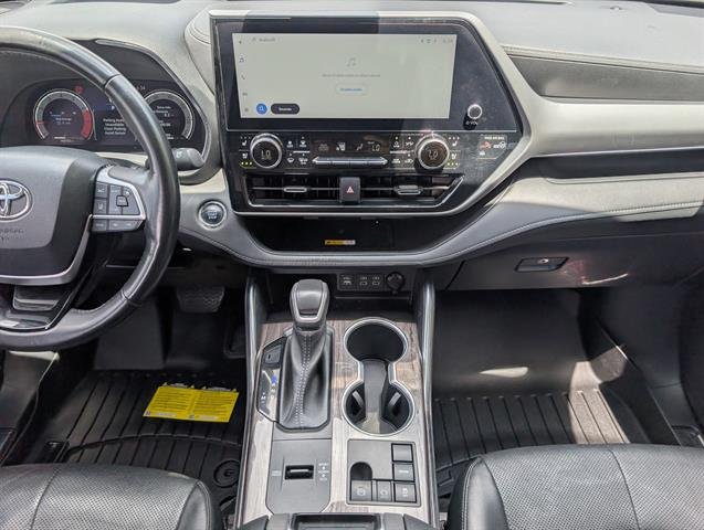 Used 2023  Toyota Platinum image 7