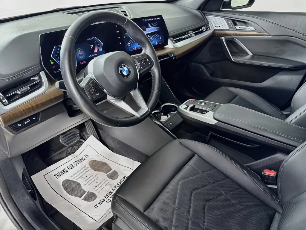 Used 2024 Silver BMW xDrive28i image 9