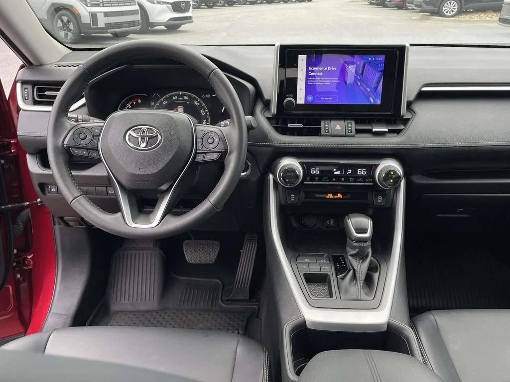 Used 2025 Ruby Flare Pearl Toyota XLE Premium image 4