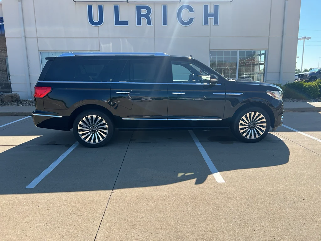 Used 2019 Infinite Black Metallic Lincoln Reserve image 10