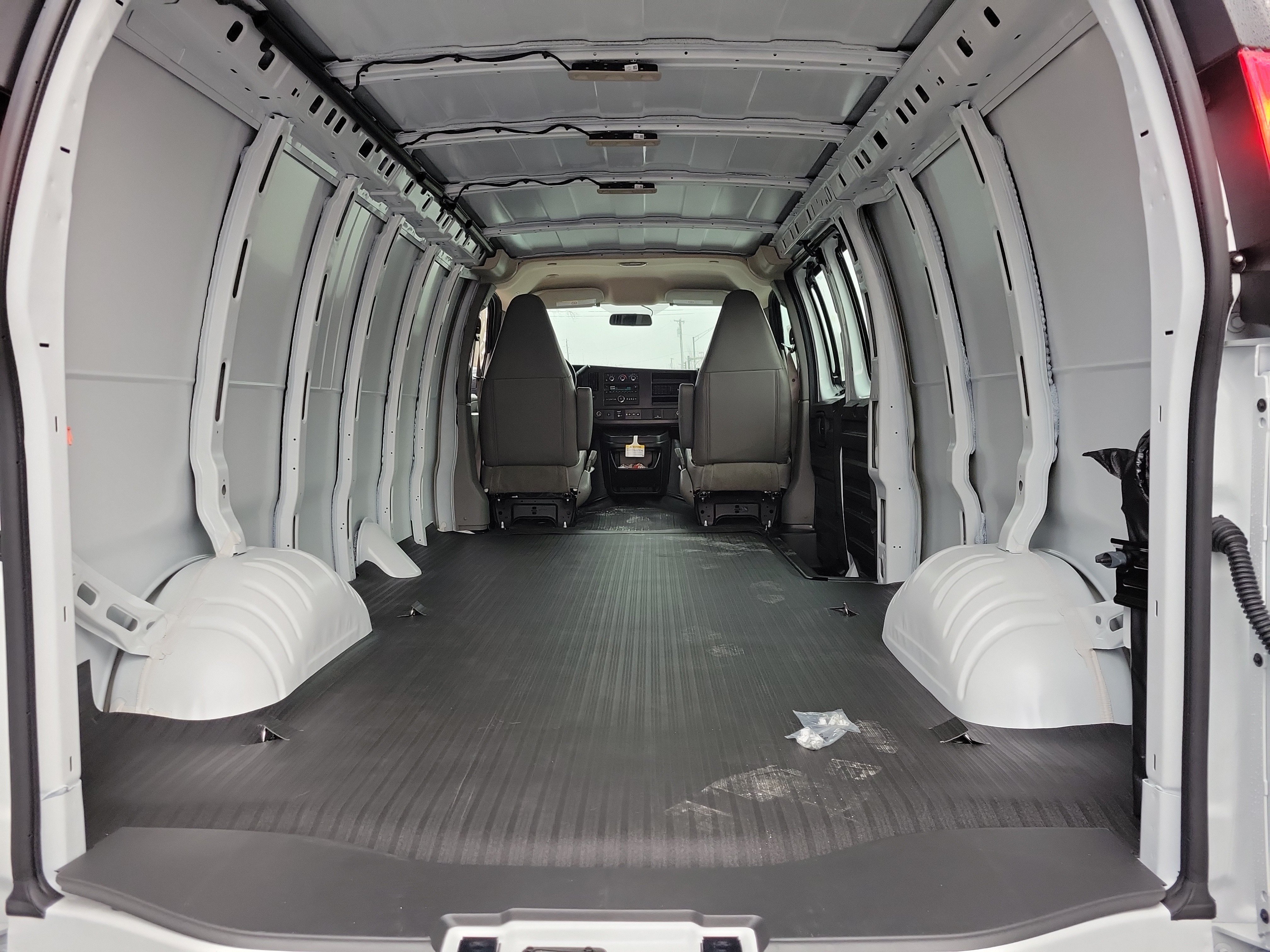 2025 Chevrolet Express Cargo Work Van - Photo 8