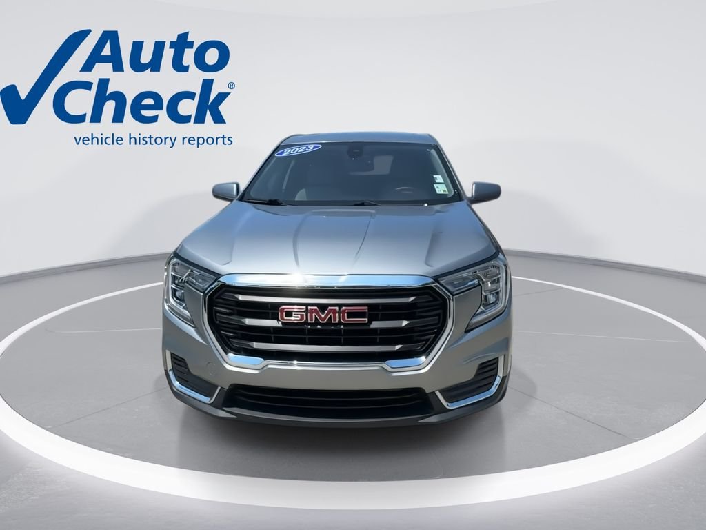 Used 2023 Sterling Metallic GMC SLE image 3