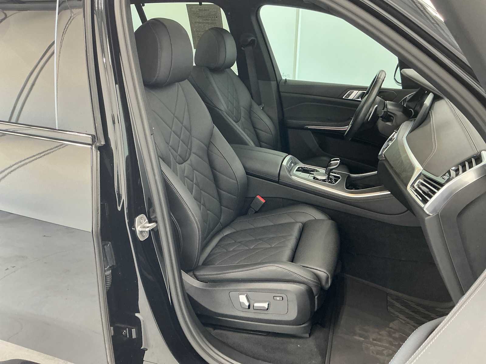 Used 2023 Black Sapphire Metallic BMW xDrive40i image 22