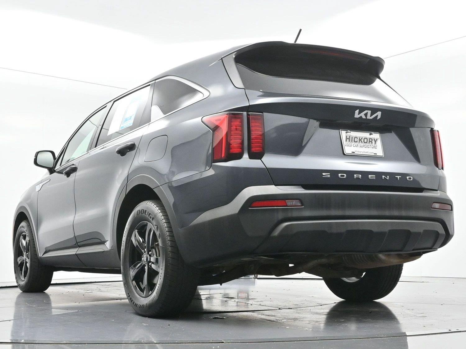 Used 2022 Gravity Gray Kia LX image 43