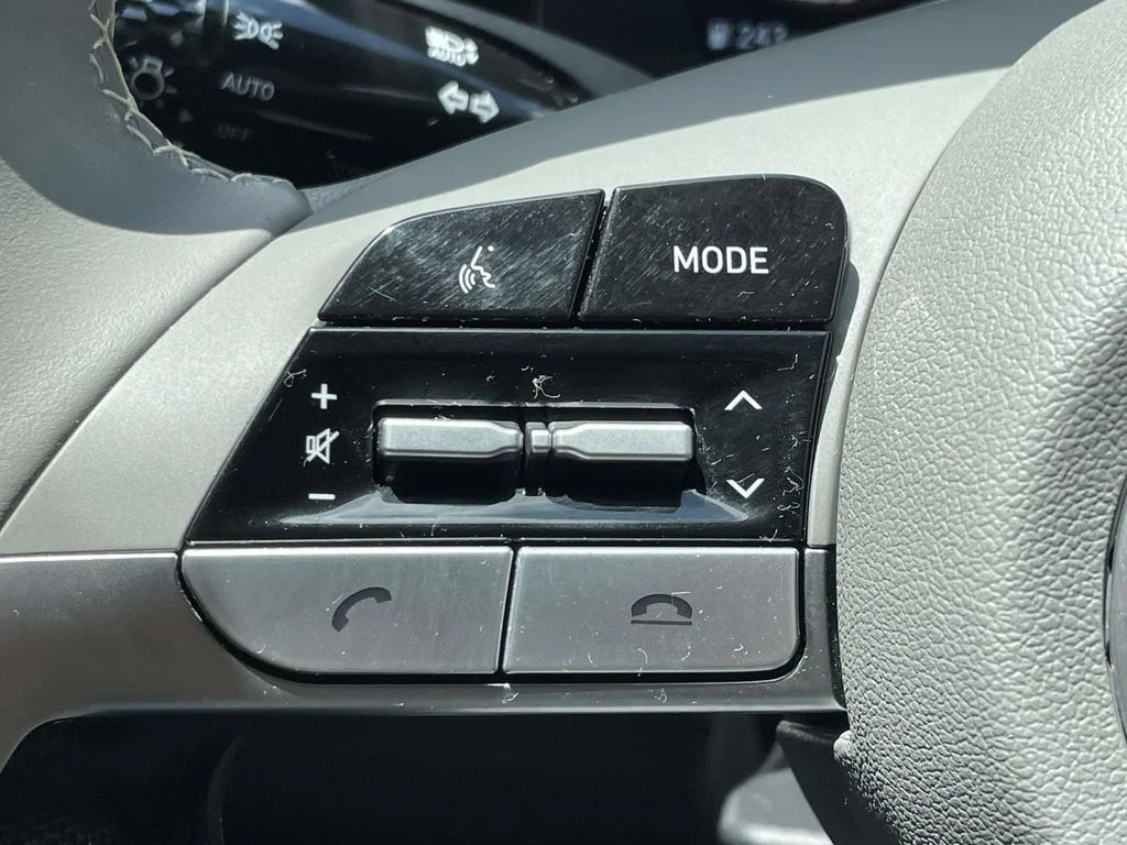Used 2023 Black Hyundai SEL image 19