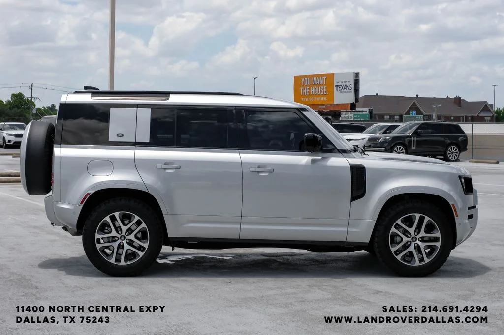 Used 2022 Hakuba Silver Metallic Land Rover XS Edition image 7