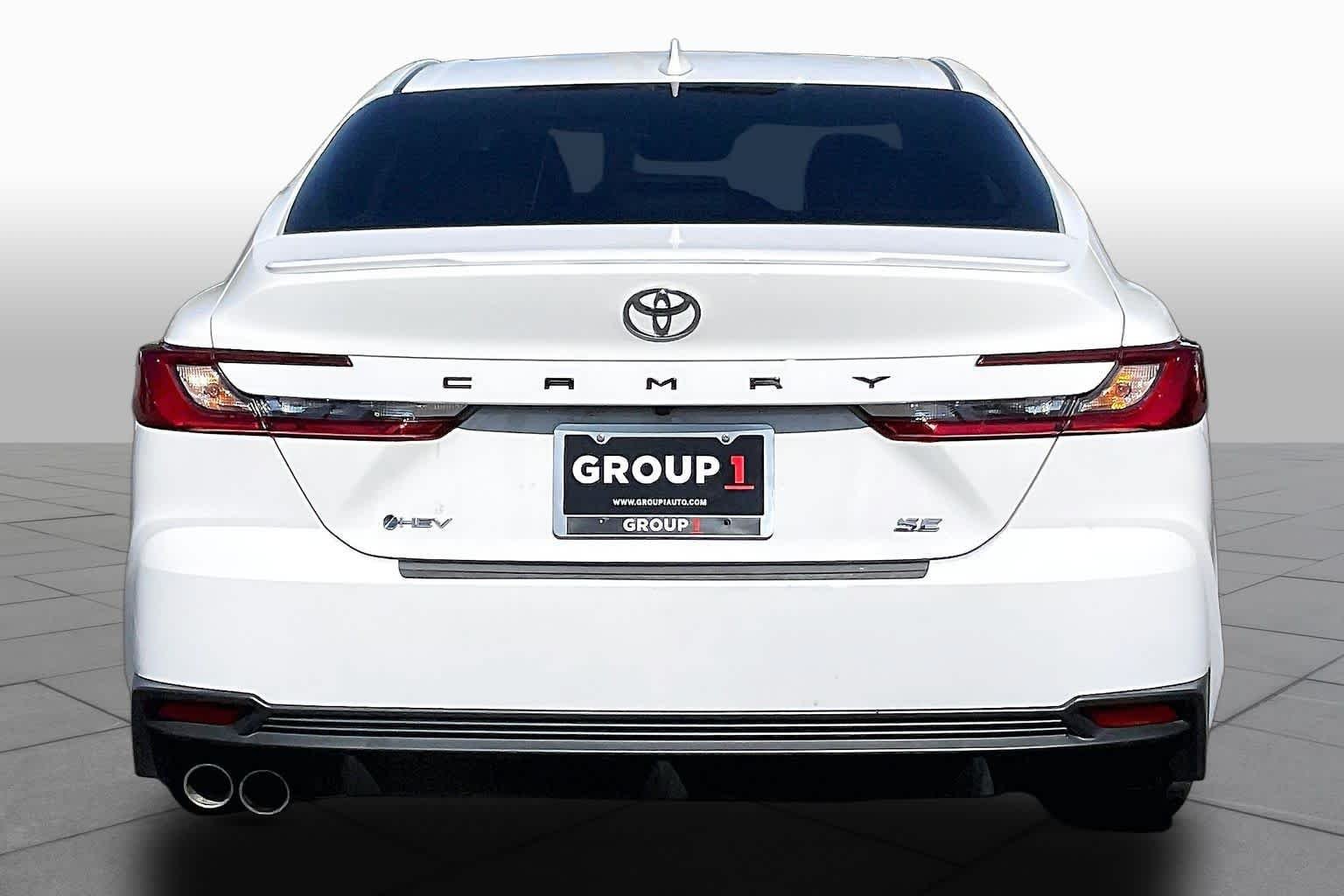 Certified Used 2025 Ice Cap Toyota SE image 4