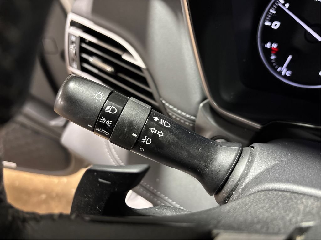 Used 2020 White Subaru Limited image 27