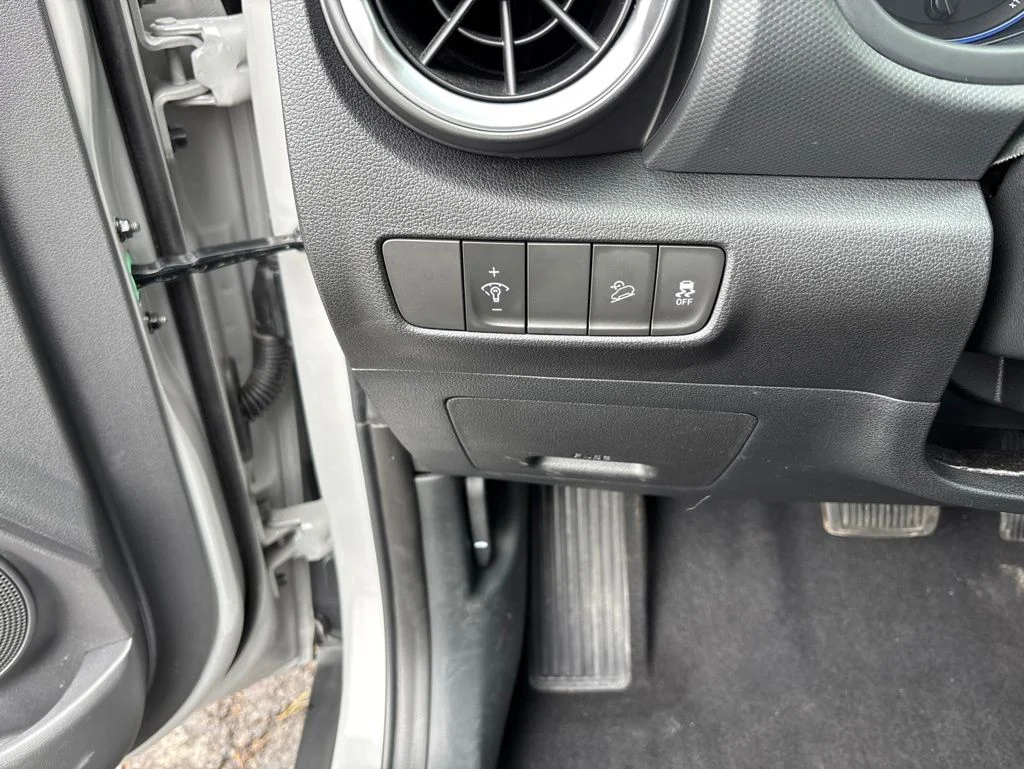 Used 2023 Silver Hyundai SEL image 31
