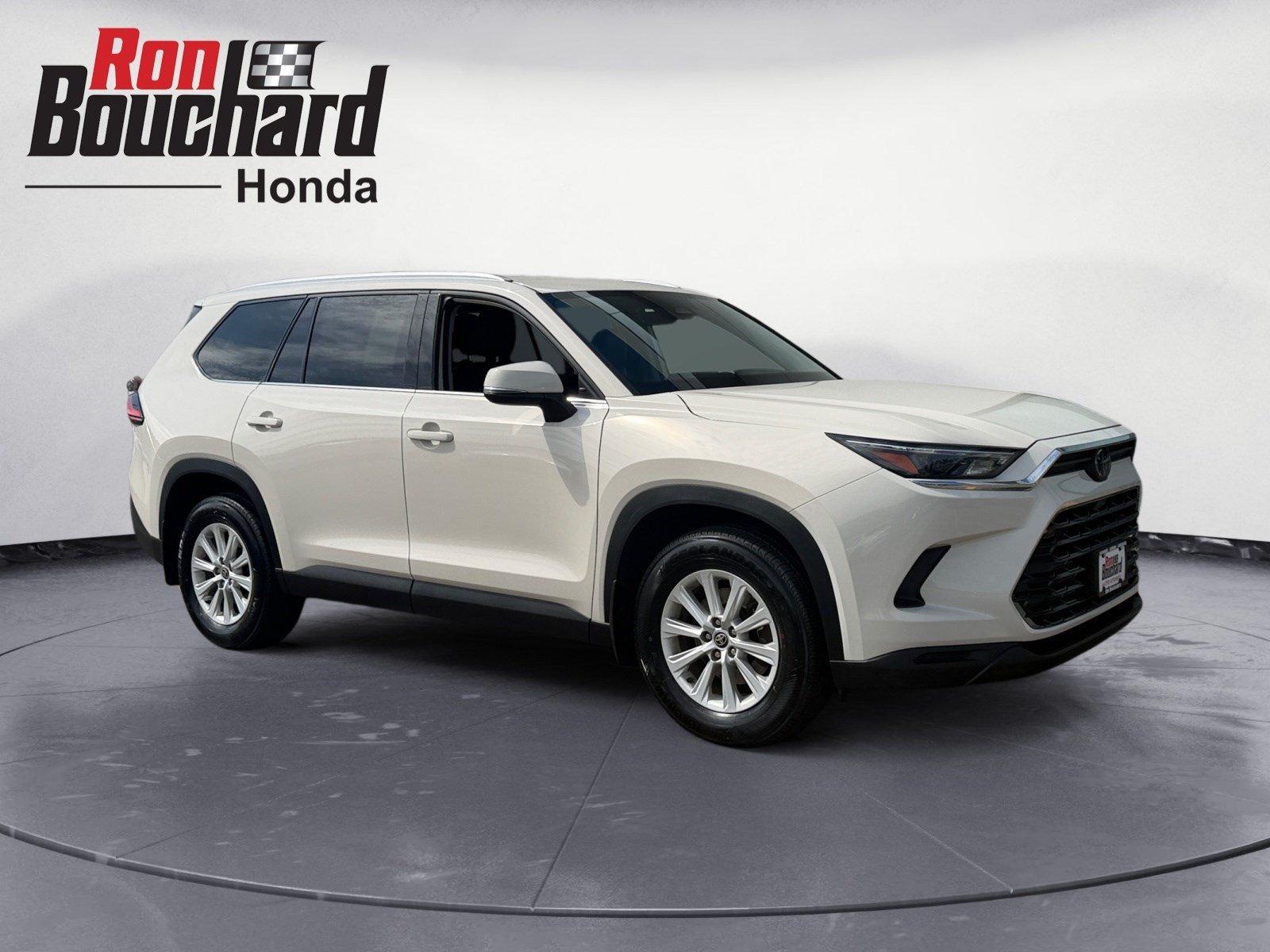Used 2024 Cream Toyota XLE image 1