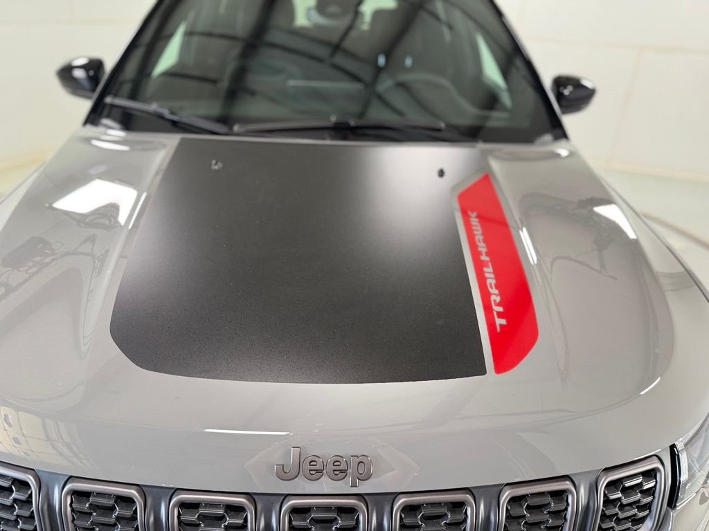 New 2026 Sting-Gray Clear-Coat Exterior Paint Jeep Trailhawk image 11