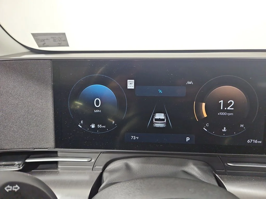 Used 2025 Gray Hyundai SEL Convenience image 17