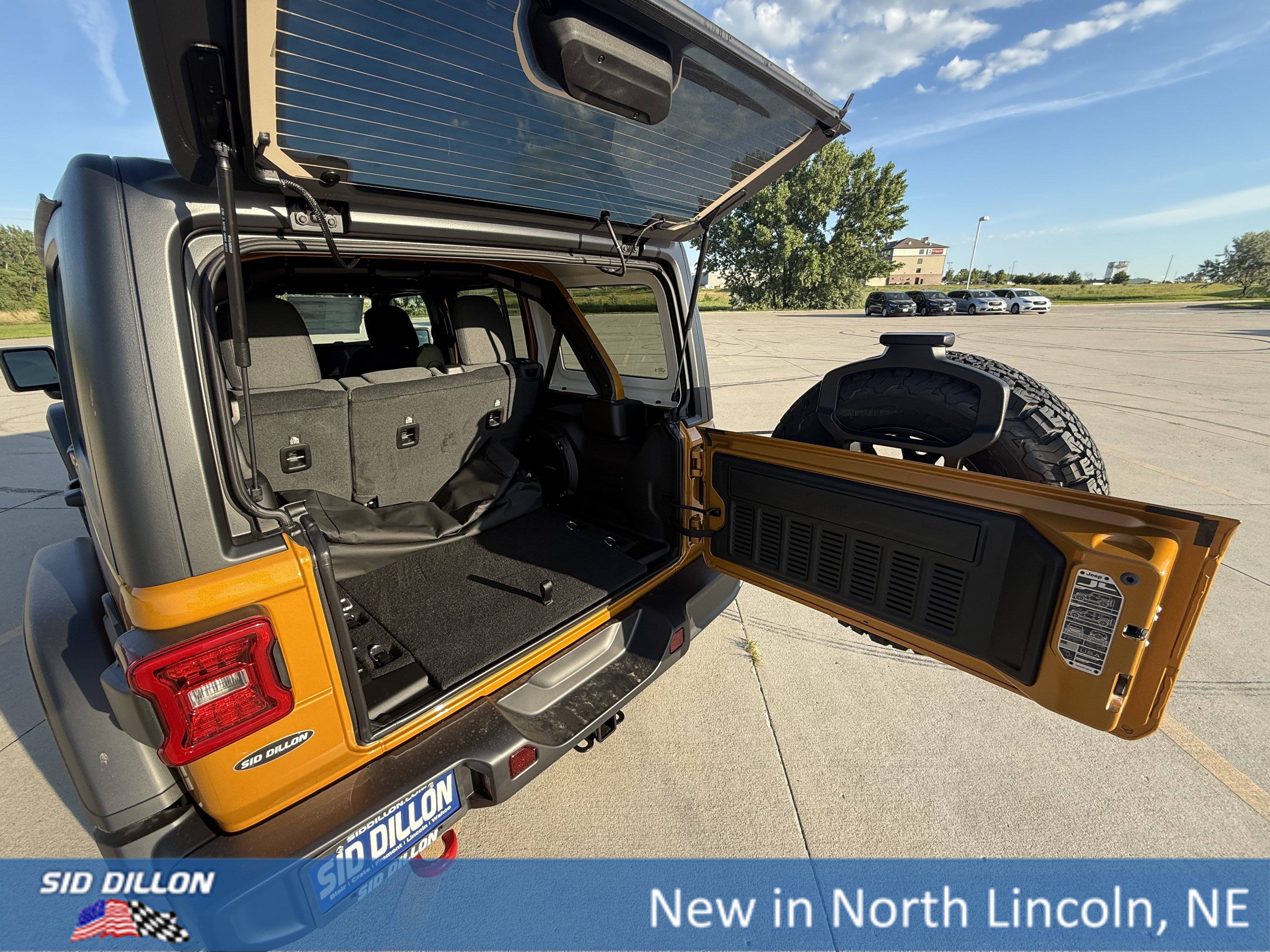 New 2026 Goldilocks Exterior Paint Jeep 4-Door Rubicon 4x4 image 7